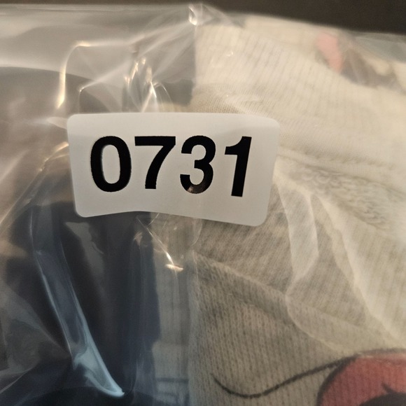 Disney XS Minnie Mouse Print Long Sleeve Crewneck Sweatshirt Beige Womens - Picture 6 of 6